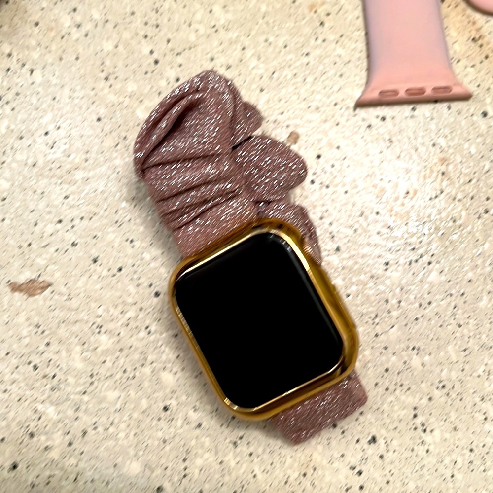 Apple Watch series 3 with 7 watch bands and charger!
